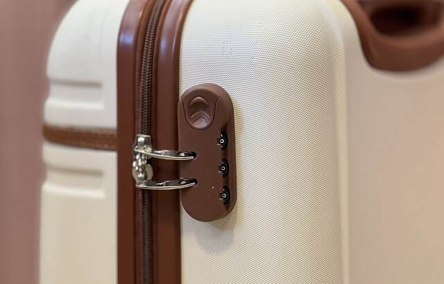 چگونه قفل چمدان را که رمزش فراموش شده باز کنیم